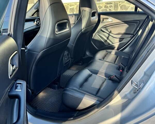 Сірий Мерседес ЦЛА-клас, об'ємом двигуна 1.99 л та пробігом 188 тис. км за 21500 $, фото 3 на Automoto.ua