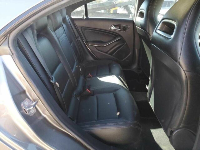 Сірий Мерседес ЦЛА-клас, об'ємом двигуна 2 л та пробігом 34 тис. км за 3300 $, фото 9 на Automoto.ua