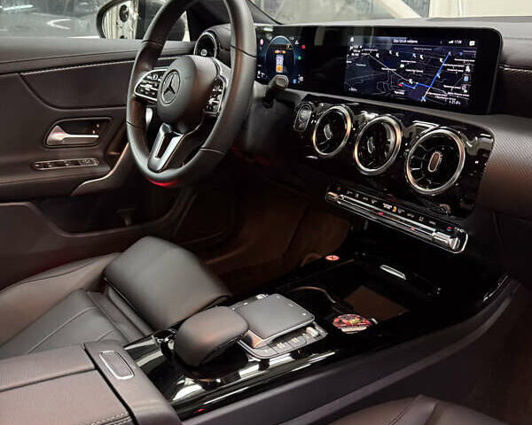 Серый Мерседес ЦЛА-класс, объемом двигателя 2 л и пробегом 18 тыс. км за 43500 $, фото 15 на Automoto.ua