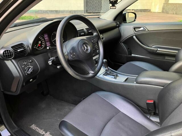 Чорний Мерседес ЦЛЦ 200, об'ємом двигуна 1.8 л та пробігом 186 тис. км за 10100 $, фото 10 на Automoto.ua