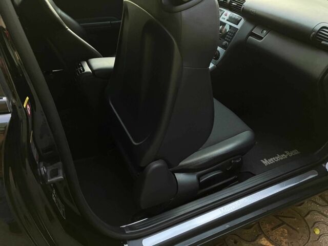 Чорний Мерседес ЦЛЦ 200, об'ємом двигуна 1.8 л та пробігом 186 тис. км за 10100 $, фото 7 на Automoto.ua