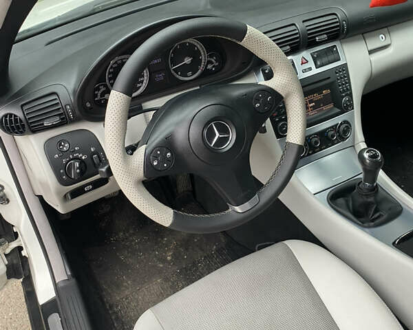 Белый Мерседес ЦЛЦ-класс, объемом двигателя 1.8 л и пробегом 172 тыс. км за 6950 $, фото 15 на Automoto.ua