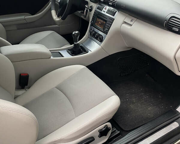 Белый Мерседес ЦЛЦ-класс, объемом двигателя 1.8 л и пробегом 172 тыс. км за 6950 $, фото 13 на Automoto.ua