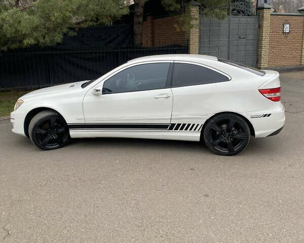 Белый Мерседес ЦЛЦ-класс, объемом двигателя 1.8 л и пробегом 172 тыс. км за 6950 $, фото 6 на Automoto.ua