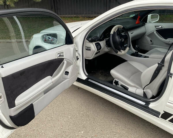 Белый Мерседес ЦЛЦ-класс, объемом двигателя 1.8 л и пробегом 172 тыс. км за 6950 $, фото 17 на Automoto.ua