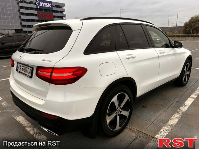 Белый Мерседес ЦЛЦ-класс, объемом двигателя 2.2 л и пробегом 33 тыс. км за 39000 $, фото 2 на Automoto.ua