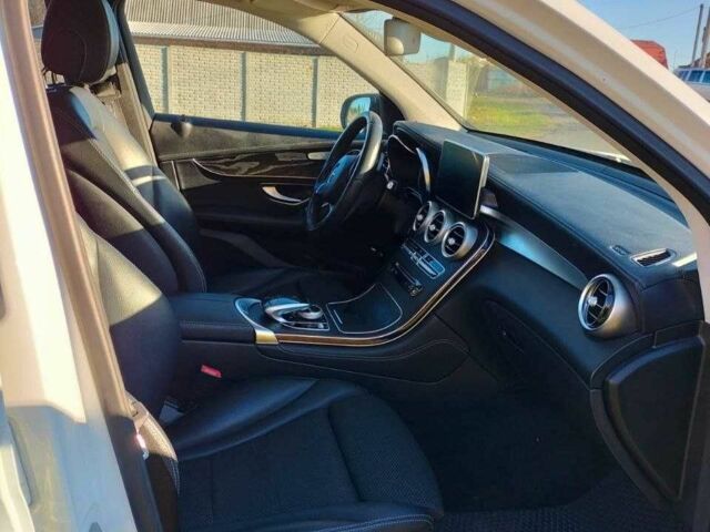 Белый Мерседес ЦЛЦ-класс, объемом двигателя 2.2 л и пробегом 202 тыс. км за 30000 $, фото 4 на Automoto.ua