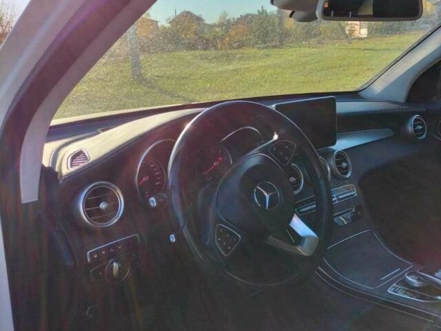 Белый Мерседес ЦЛЦ-класс, объемом двигателя 2.2 л и пробегом 202 тыс. км за 30000 $, фото 2 на Automoto.ua