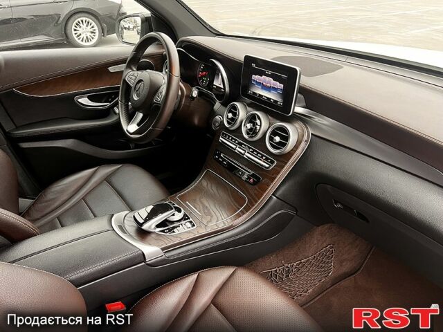 Белый Мерседес ЦЛЦ-класс, объемом двигателя 2.2 л и пробегом 33 тыс. км за 39000 $, фото 7 на Automoto.ua