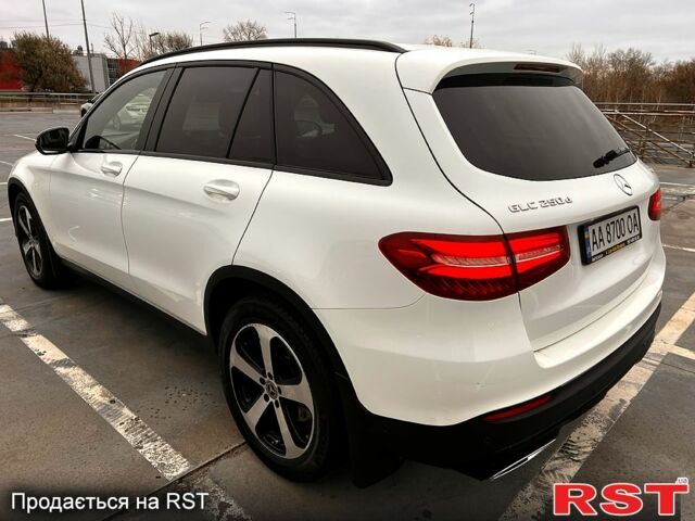 Белый Мерседес ЦЛЦ-класс, объемом двигателя 2.2 л и пробегом 33 тыс. км за 39000 $, фото 3 на Automoto.ua