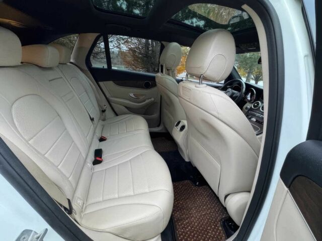 Белый Мерседес ЦЛЦ-класс, объемом двигателя 2 л и пробегом 35 тыс. км за 18000 $, фото 9 на Automoto.ua