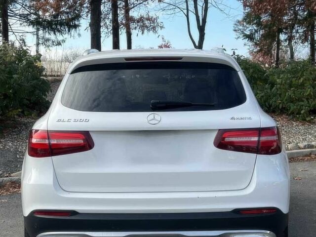 Белый Мерседес ЦЛЦ-класс, объемом двигателя 2 л и пробегом 50 тыс. км за 19300 $, фото 4 на Automoto.ua