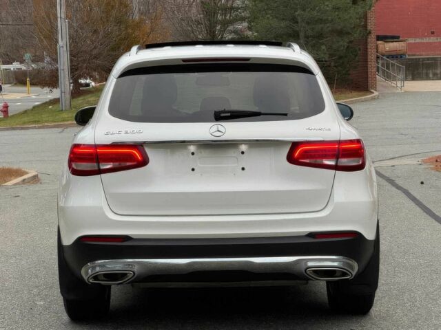 Белый Мерседес ЦЛЦ-класс, объемом двигателя 2 л и пробегом 35 тыс. км за 18000 $, фото 3 на Automoto.ua