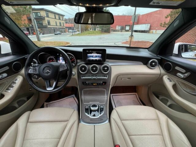 Белый Мерседес ЦЛЦ-класс, объемом двигателя 2 л и пробегом 35 тыс. км за 18000 $, фото 5 на Automoto.ua