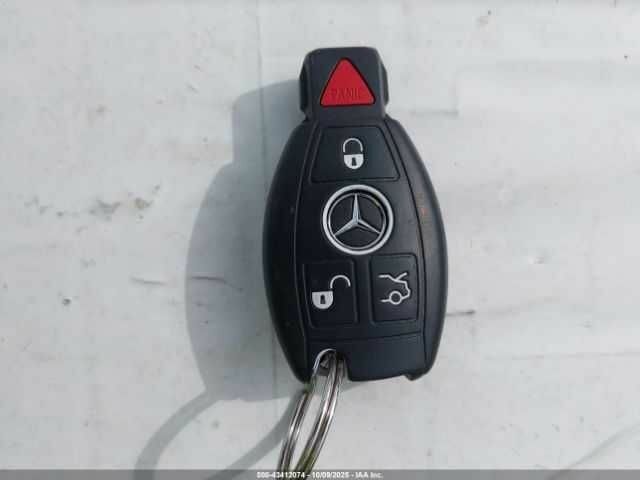 Белый Мерседес ЦЛЦ-класс, объемом двигателя 2 л и пробегом 87 тыс. км за 7000 $, фото 10 на Automoto.ua