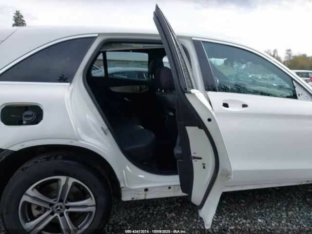 Белый Мерседес ЦЛЦ-класс, объемом двигателя 2 л и пробегом 87 тыс. км за 7000 $, фото 7 на Automoto.ua