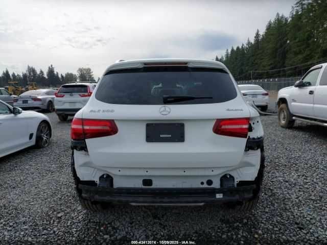 Белый Мерседес ЦЛЦ-класс, объемом двигателя 2 л и пробегом 87 тыс. км за 7000 $, фото 16 на Automoto.ua