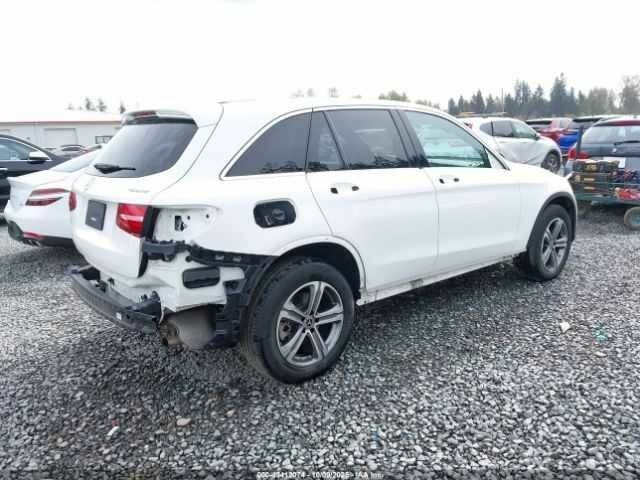 Белый Мерседес ЦЛЦ-класс, объемом двигателя 2 л и пробегом 87 тыс. км за 7000 $, фото 3 на Automoto.ua