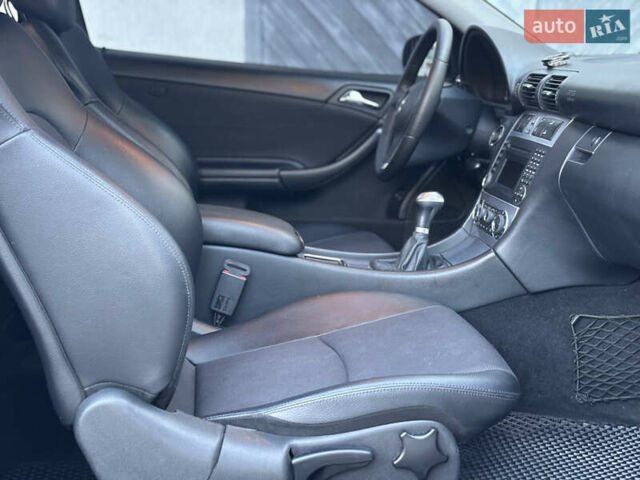 Чорний Мерседес ЦЛЦ-клас, об'ємом двигуна 1.8 л та пробігом 218 тис. км за 8000 $, фото 13 на Automoto.ua