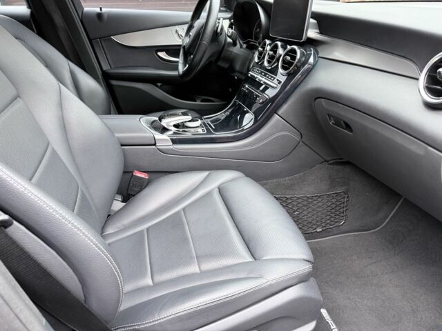 Черный Мерседес ЦЛЦ-класс, объемом двигателя 2 л и пробегом 89 тыс. км за 35900 $, фото 4 на Automoto.ua