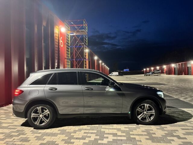 Серый Мерседес ЦЛЦ-класс, объемом двигателя 2.2 л и пробегом 190 тыс. км за 32000 $, фото 3 на Automoto.ua