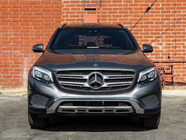 Серый Мерседес ЦЛЦ-класс, объемом двигателя 2 л и пробегом 41 тыс. км за 9900 $, фото 1 на Automoto.ua