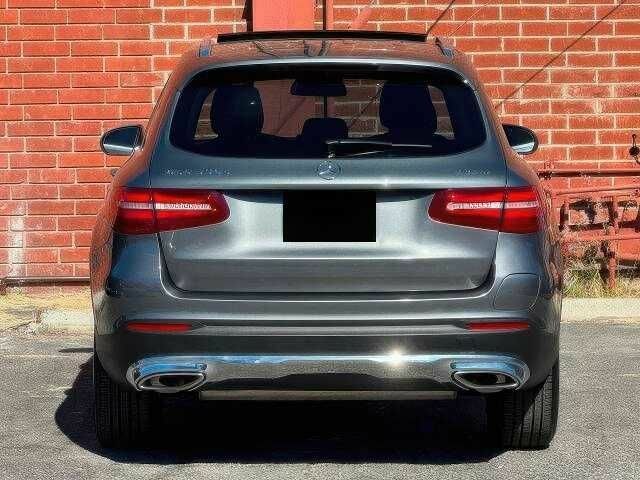 Серый Мерседес ЦЛЦ-класс, объемом двигателя 2 л и пробегом 89 тыс. км за 10000 $, фото 2 на Automoto.ua