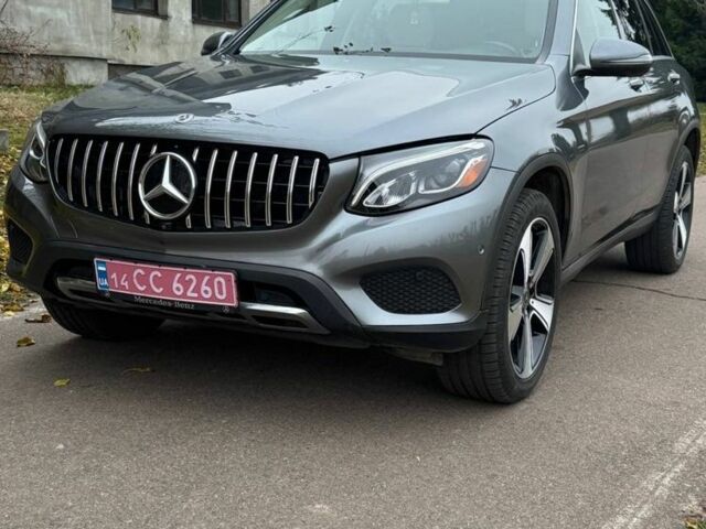 Сірий Мерседес ЦЛЦ-клас, об'ємом двигуна 2 л та пробігом 130 тис. км за 31600 $, фото 1 на Automoto.ua