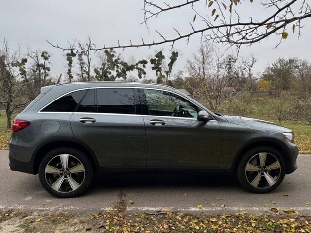 Сірий Мерседес ЦЛЦ-клас, об'ємом двигуна 2 л та пробігом 130 тис. км за 31600 $, фото 4 на Automoto.ua