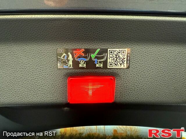 Сірий Мерседес ЦЛЦ-клас, об'ємом двигуна 2 л та пробігом 19 тис. км за 65900 $, фото 12 на Automoto.ua