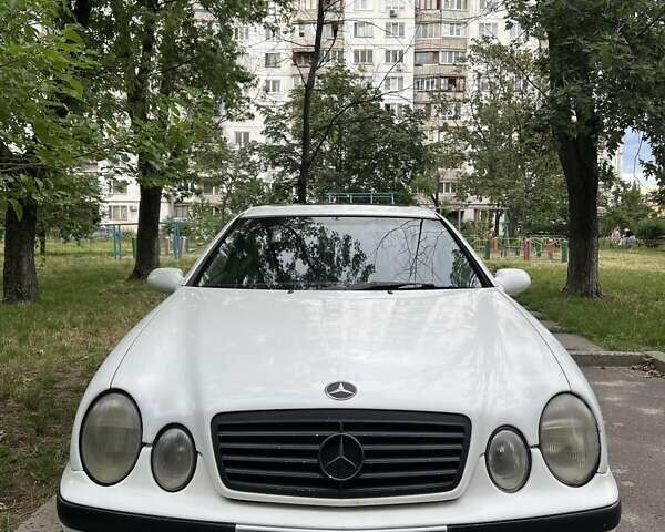 Білий Мерседес ЦЛК-Клас, об'ємом двигуна 2 л та пробігом 267 тис. км за 4000 $, фото 11 на Automoto.ua