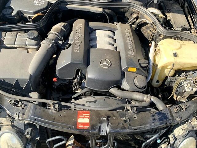 Чорний Мерседес ЦЛК-Клас, об'ємом двигуна 3.2 л та пробігом 167 тис. км за 4000 $, фото 9 на Automoto.ua