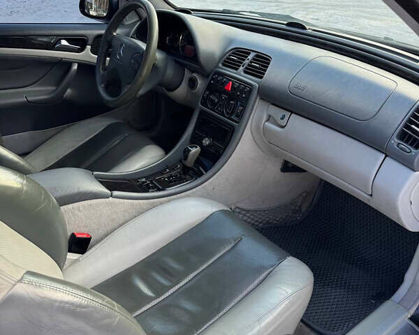 Чорний Мерседес ЦЛК-Клас, об'ємом двигуна 2 л та пробігом 333 тис. км за 3200 $, фото 12 на Automoto.ua