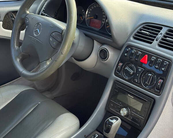 Чорний Мерседес ЦЛК-Клас, об'ємом двигуна 2 л та пробігом 333 тис. км за 3200 $, фото 13 на Automoto.ua
