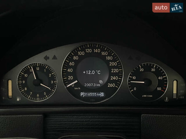 Черный Мерседес ЦЛК-Класс, объемом двигателя 2.7 л и пробегом 315 тыс. км за 7500 $, фото 37 на Automoto.ua