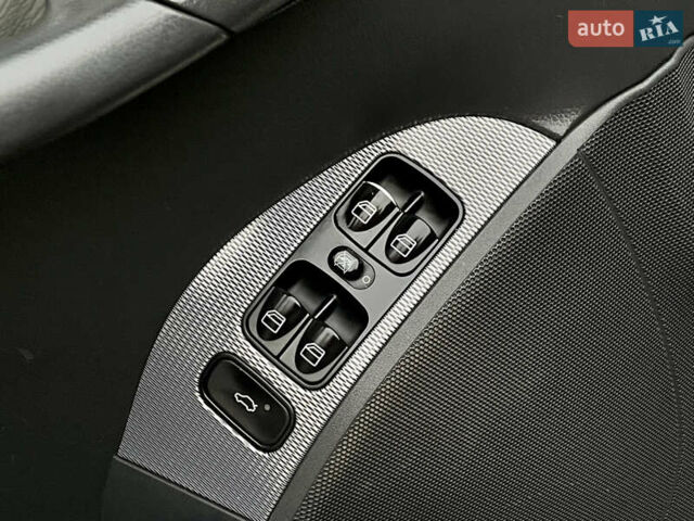 Черный Мерседес ЦЛК-Класс, объемом двигателя 2.7 л и пробегом 315 тыс. км за 7500 $, фото 40 на Automoto.ua