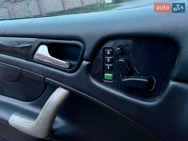 Червоний Мерседес ЦЛК-Клас, об'ємом двигуна 3.2 л та пробігом 216 тис. км за 5500 $, фото 13 на Automoto.ua