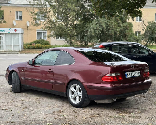 Красный Мерседес ЦЛК-Класс, объемом двигателя 2.3 л и пробегом 336 тыс. км за 4350 $, фото 1 на Automoto.ua