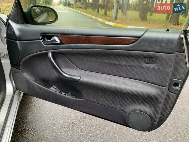 Серый Мерседес ЦЛК-Класс, объемом двигателя 2 л и пробегом 350 тыс. км за 3200 $, фото 23 на Automoto.ua
