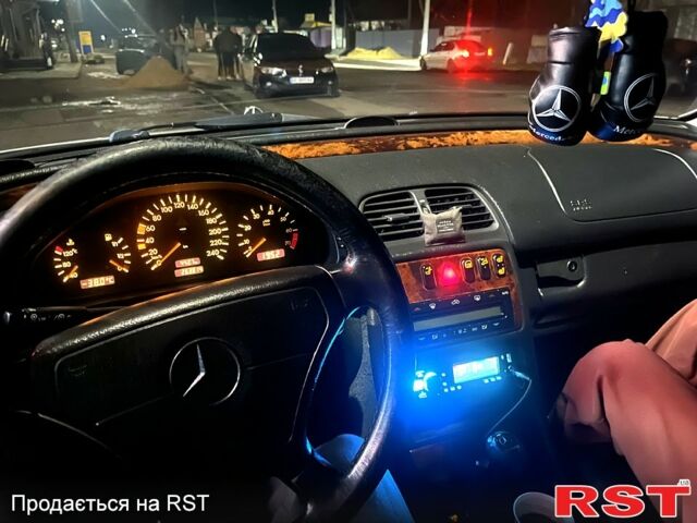 Серый Мерседес ЦЛК-Класс, объемом двигателя 2 л и пробегом 240 тыс. км за 2000 $, фото 7 на Automoto.ua