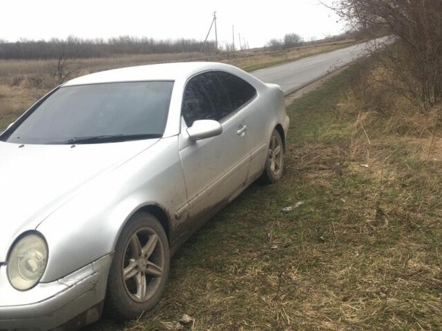 Сірий Мерседес ЦЛК-Клас, об'ємом двигуна 2 л та пробігом 275 тис. км за 2700 $, фото 4 на Automoto.ua