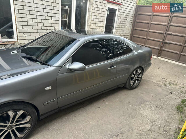 Сірий Мерседес ЦЛК-Клас, об'ємом двигуна 2 л та пробігом 340 тис. км за 3900 $, фото 4 на Automoto.ua