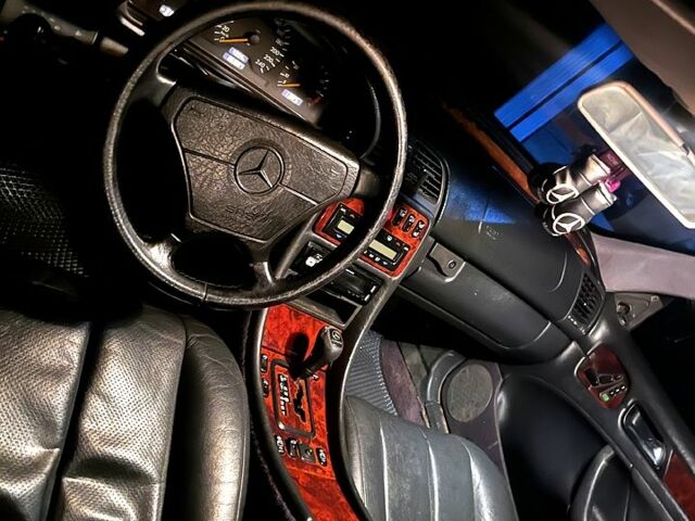 Серый Мерседес ЦЛК-Класс, объемом двигателя 2 л и пробегом 240 тыс. км за 2000 $, фото 6 на Automoto.ua