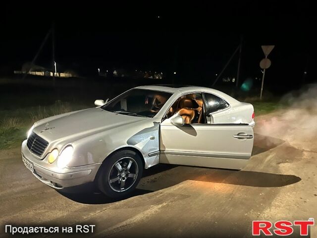Серый Мерседес ЦЛК-Класс, объемом двигателя 2 л и пробегом 240 тыс. км за 2000 $, фото 4 на Automoto.ua