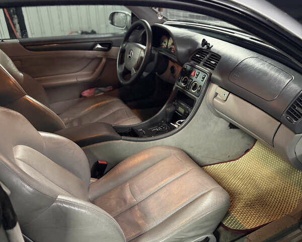 Серый Мерседес ЦЛК-Класс, объемом двигателя 2 л и пробегом 461 тыс. км за 2850 $, фото 7 на Automoto.ua