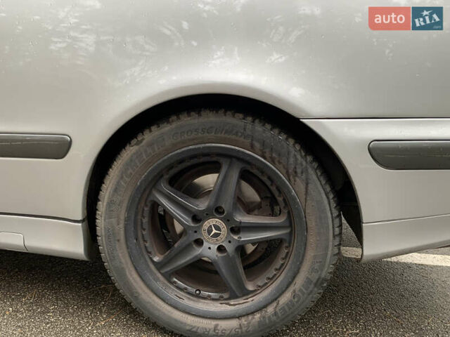 Серый Мерседес ЦЛК-Класс, объемом двигателя 2 л и пробегом 350 тыс. км за 3200 $, фото 16 на Automoto.ua