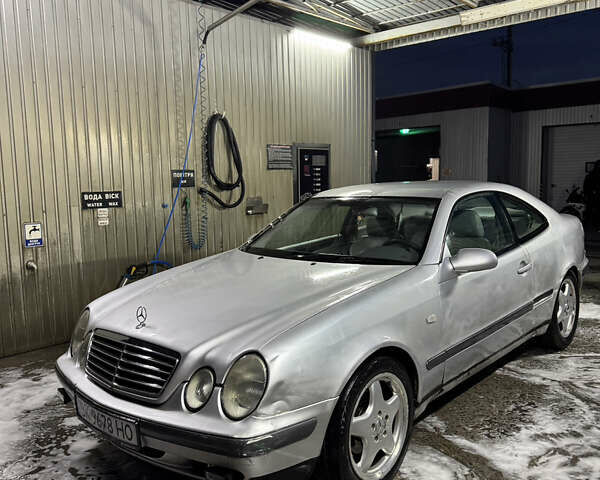 Серый Мерседес ЦЛК-Класс, объемом двигателя 2 л и пробегом 461 тыс. км за 2850 $, фото 1 на Automoto.ua