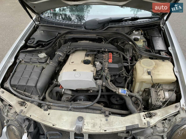 Серый Мерседес ЦЛК-Класс, объемом двигателя 2 л и пробегом 350 тыс. км за 3200 $, фото 20 на Automoto.ua