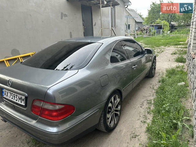 Сірий Мерседес ЦЛК-Клас, об'ємом двигуна 2 л та пробігом 340 тис. км за 3900 $, фото 2 на Automoto.ua