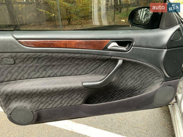 Серый Мерседес ЦЛК-Класс, объемом двигателя 2 л и пробегом 350 тыс. км за 3200 $, фото 25 на Automoto.ua
